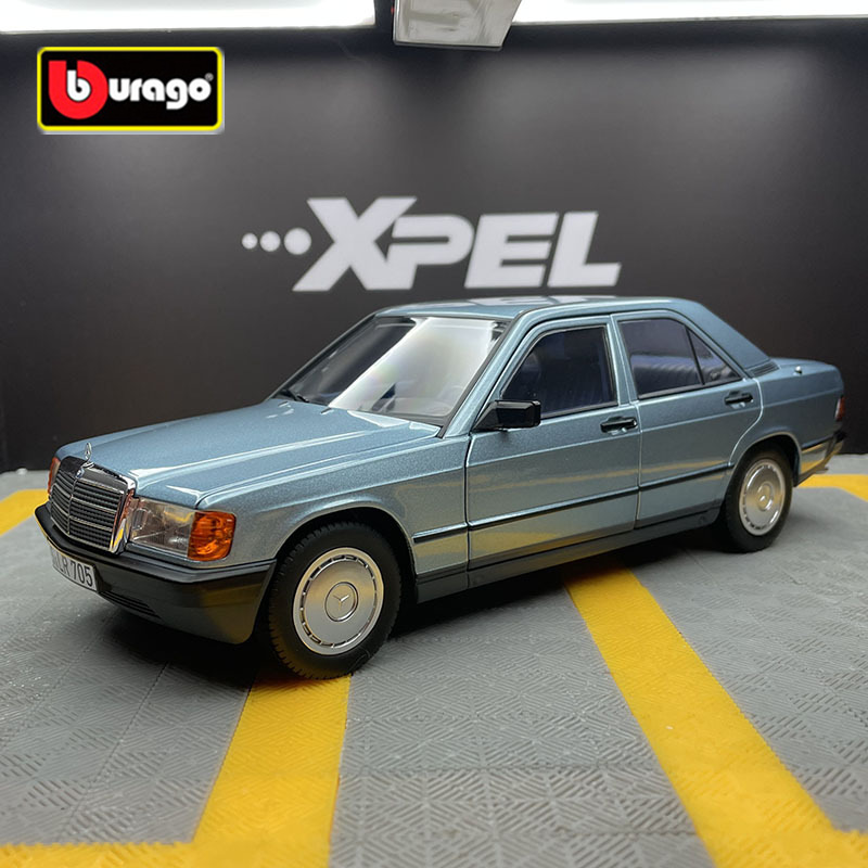 Model Kit Alfa Romeo - Bburago 1:24 Mercedes-Benz 190 E 2.6