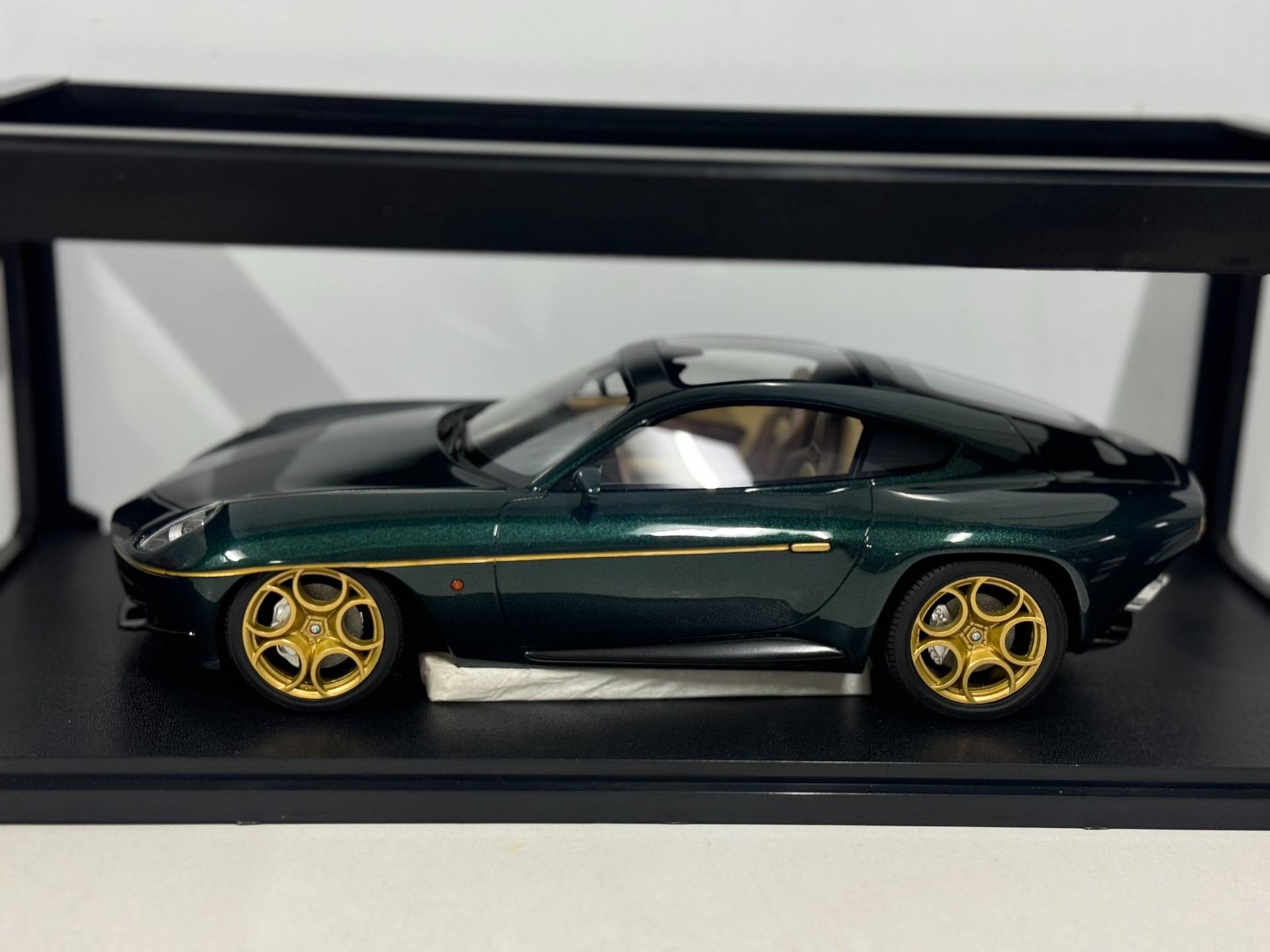Diecast CULT 1/18 Scale Alfa R - огляд і ціна Model Kit Alfa Romeo
