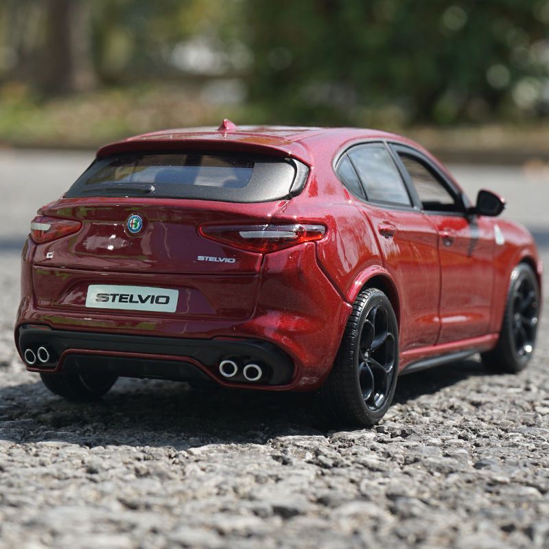 Bburago 1:24 Alfa Romeo Stelvi - огляд і ціна Model Kit Alfa Romeo