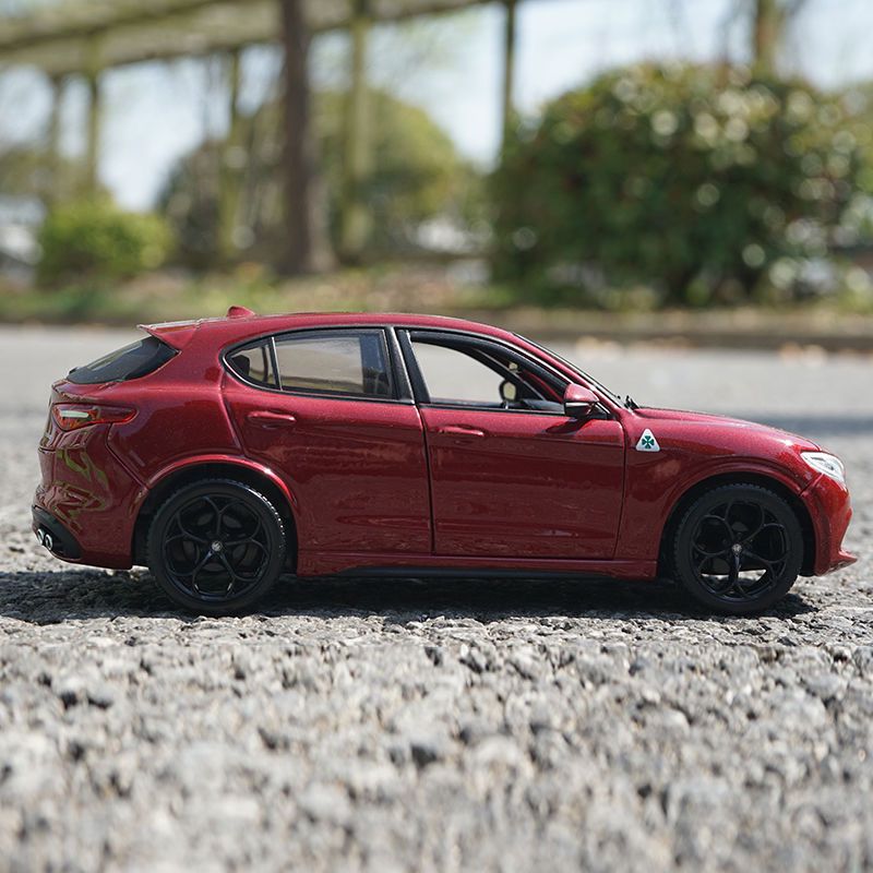 Bburago 1:24 Alfa Romeo Stelvi - огляд і ціна Model Kit Alfa Romeo