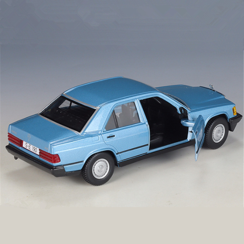 Bburago 1:24 Mercedes-Benz 190 - огляд і ціна Model Kit Alfa Romeo